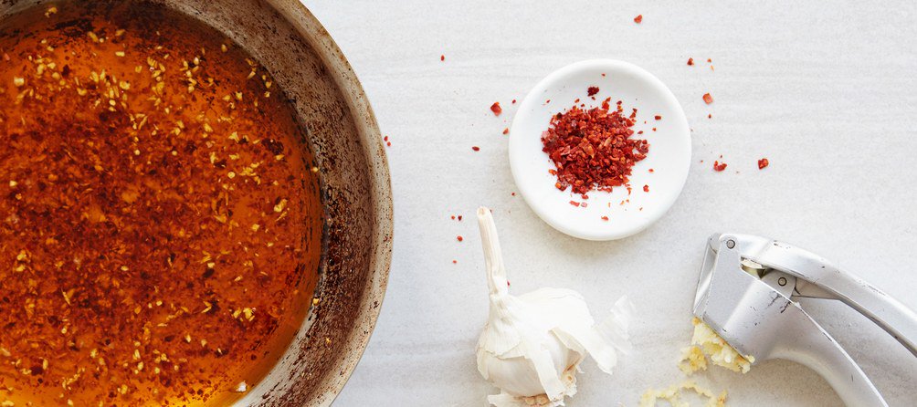 epicurious's tweet photo. 16 brilliant ways to use chile oil: https://t.co/vrWOtbY37p https://t.co/EabDfYyxhc