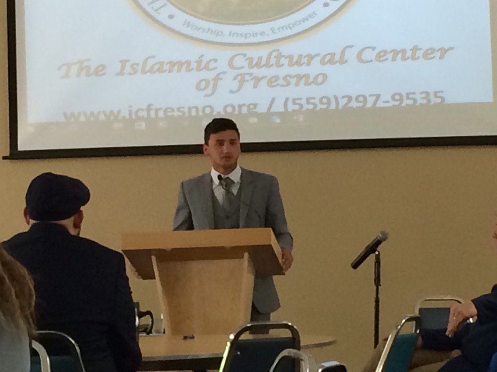 DaleYurongABC30's tweet photo. #IslamVsISIS
@fpu discussion to differentiate the two & condemn recent attacks #Liveat6 https://t.co/pGocG1OpWG