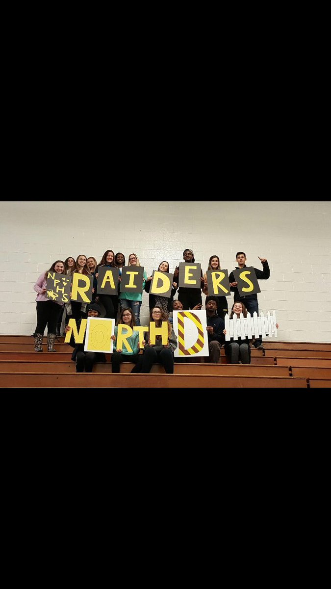 raider_regime's tweet photo. GET READY FOR THE GAME TMR RAIDERS‼️‼️ Ms. Murphy and some of our fellow raiders r hooking us up w/ some sweet signs https://t.co/ftXz3QqiT4