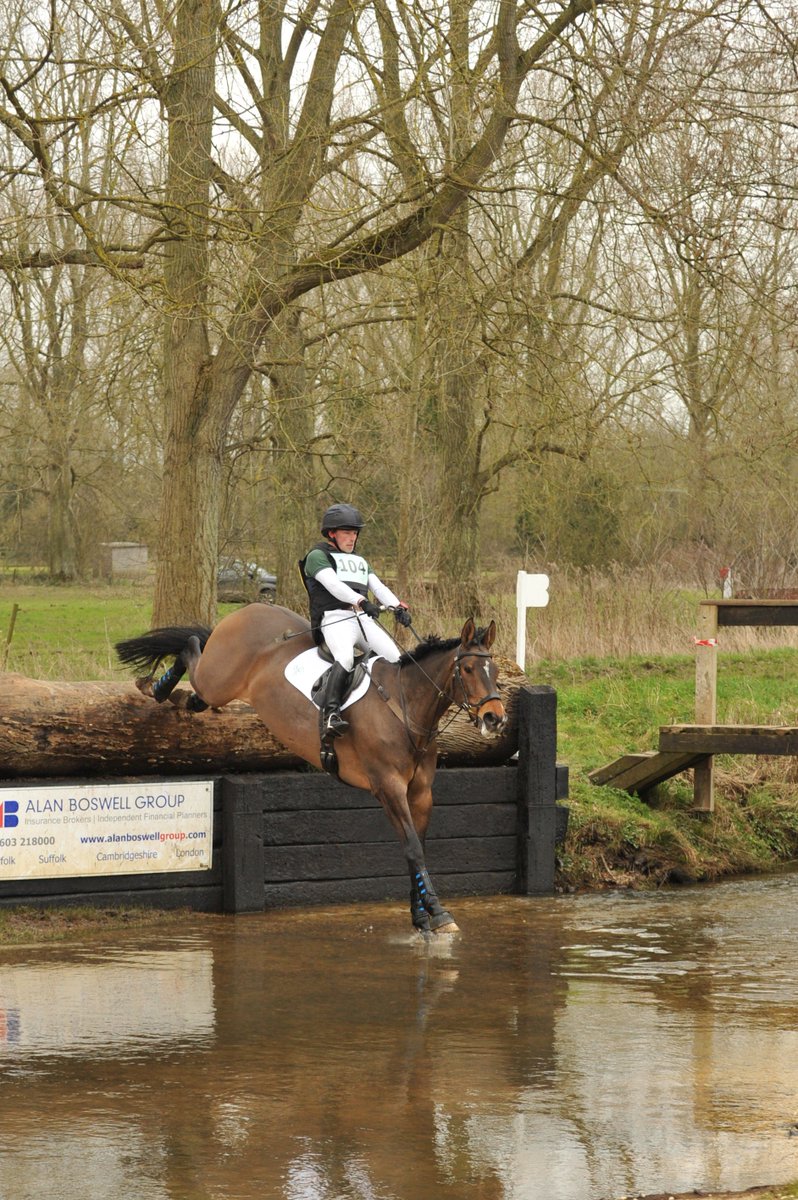 LennyBlakemore's tweet photo. @SimonjGrieve  heading for 3rd on TRAVELLER ROYALE  at Gt @GtWitchingham 1 @eqlife @horseandhound https://t.co/npG1sgZdcX