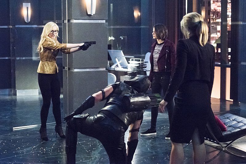 StarlingCityJ's tweet photo. Official pics for #Arrow 4x17 "Beacon of Hope" 😁🙌 BEB attack PT, Felicity &amp; Thea, Green Arrow 💚🎯💚🎯 part 1 https://t.co/EJUCuQuFap