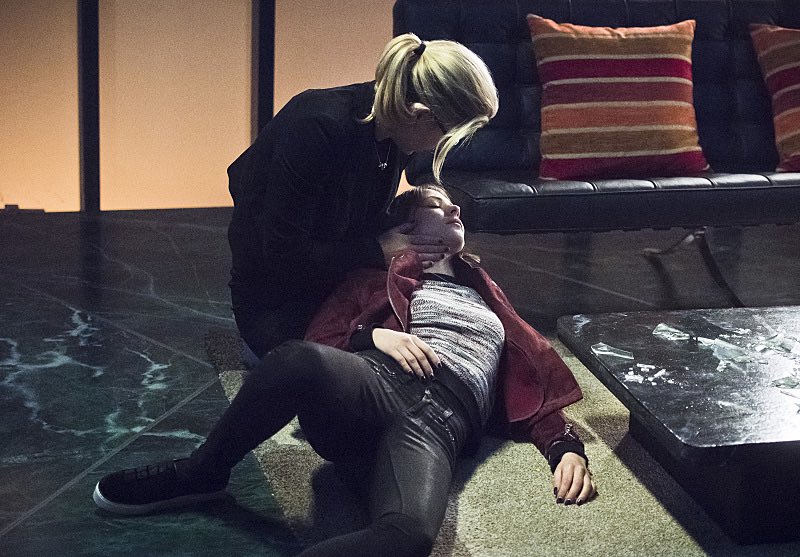 StarlingCityJ's tweet photo. Official pics for #Arrow 4x17 "Beacon of Hope" 😁🙌 BEB attack PT, Felicity &amp; Thea, Green Arrow 💚🎯💚🎯 part 1 https://t.co/EJUCuQuFap