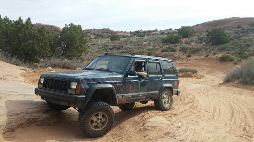 davidntracy's tweet image. The XJ continues to amaze me. #projectswisscheese #ejs2016 #jeepsafari