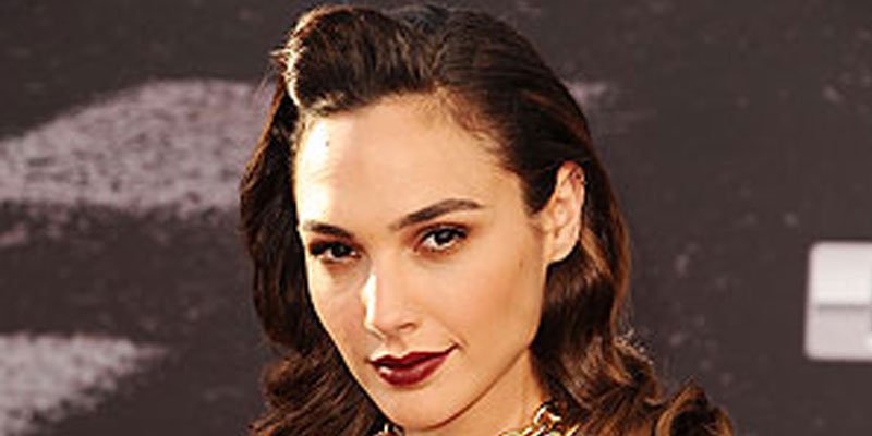 people's tweet photo. Five fast facts about new #WonderWoman, @GalGadot https://t.co/I4rkDqeBkj https://t.co/P0j0b3F4Nr