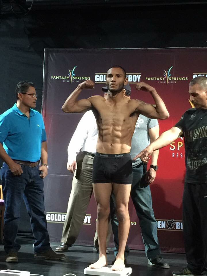 JBart_Vik's tweet photo. He's fight ready @GoldenBoyBoxing Fighter @AndrewCancio going against @HugoCazares4 2morrow @FantasySprings #Boxing https://t.co/yBNB6Xerxw