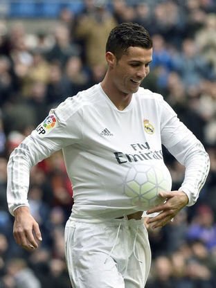 Futbol_digital's tweet photo. Cristiano Ronaldo suelta un millón de € para volver a ser padre https://t.co/f0TlGm2eIR #futbol https://t.co/AiN4YF5YH7