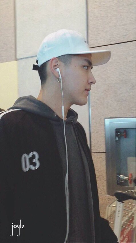 Spotted today 200118 Kris Wu - K-Pop Idol Airport Fashion