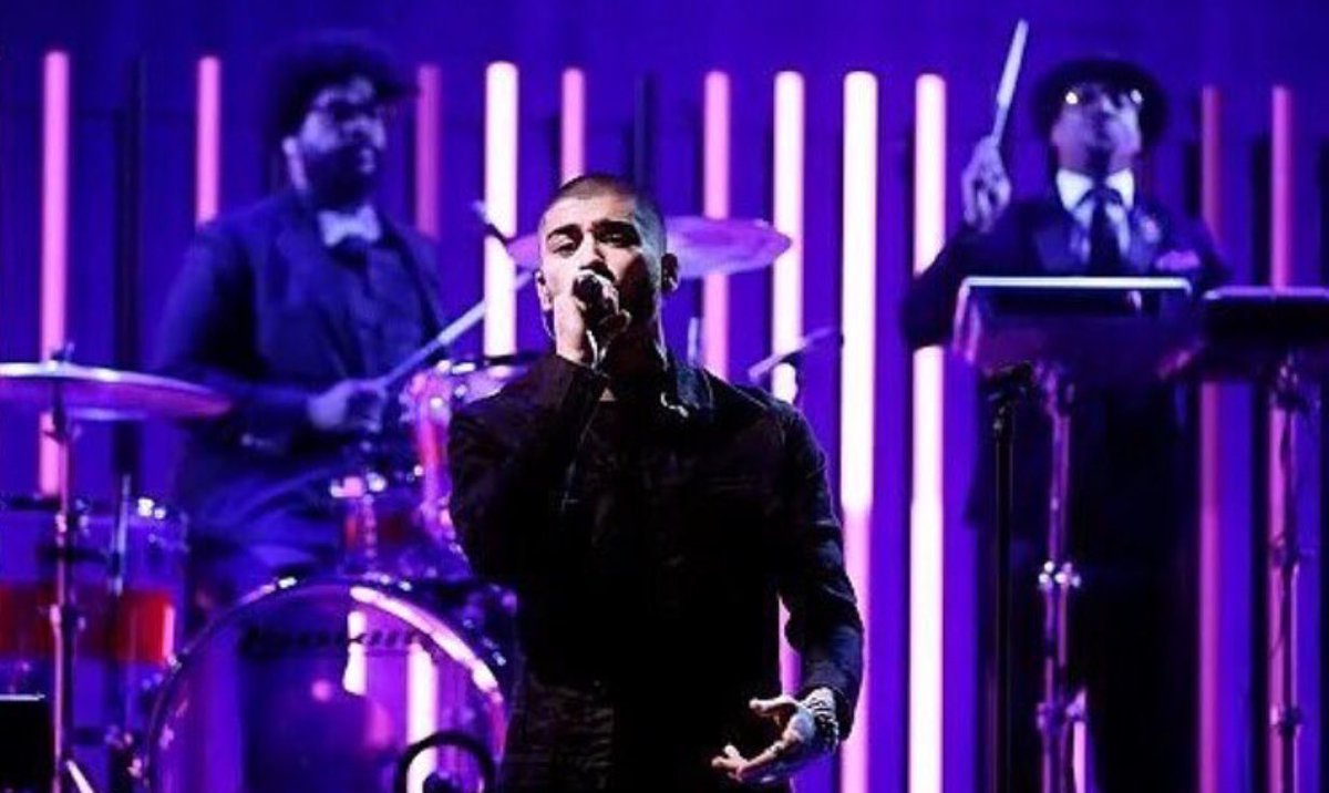 Official1DMex's tweet photo. UPDATE | Zayn en Tonight Show con Jimmy Fallon https://t.co/zERjXw45j3