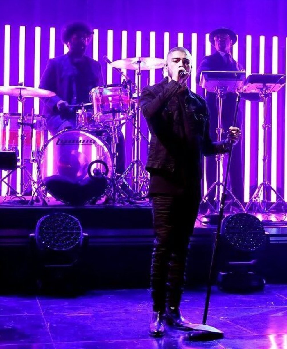 Official1DMex's tweet photo. UPDATE | Zayn en Tonight Show con Jimmy Fallon https://t.co/zERjXw45j3