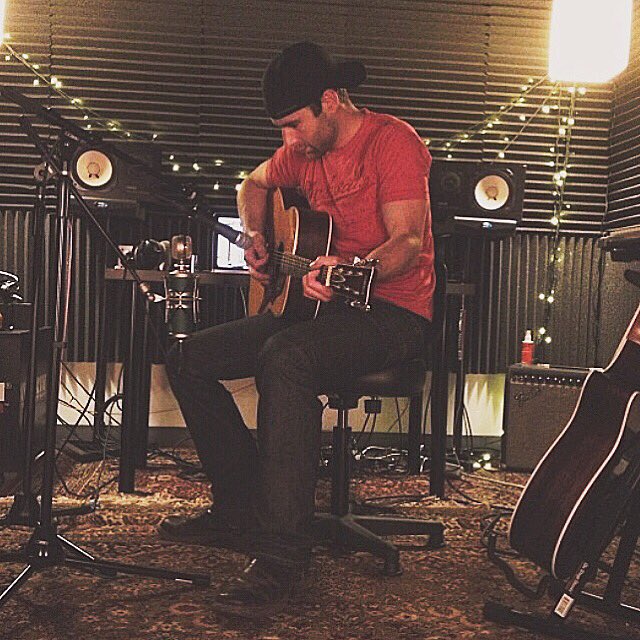 CoolKidAnderson's tweet photo. #StudioTyme 😜 What do y'all have planned this weekend?? https://t.co/AjWeihucGO