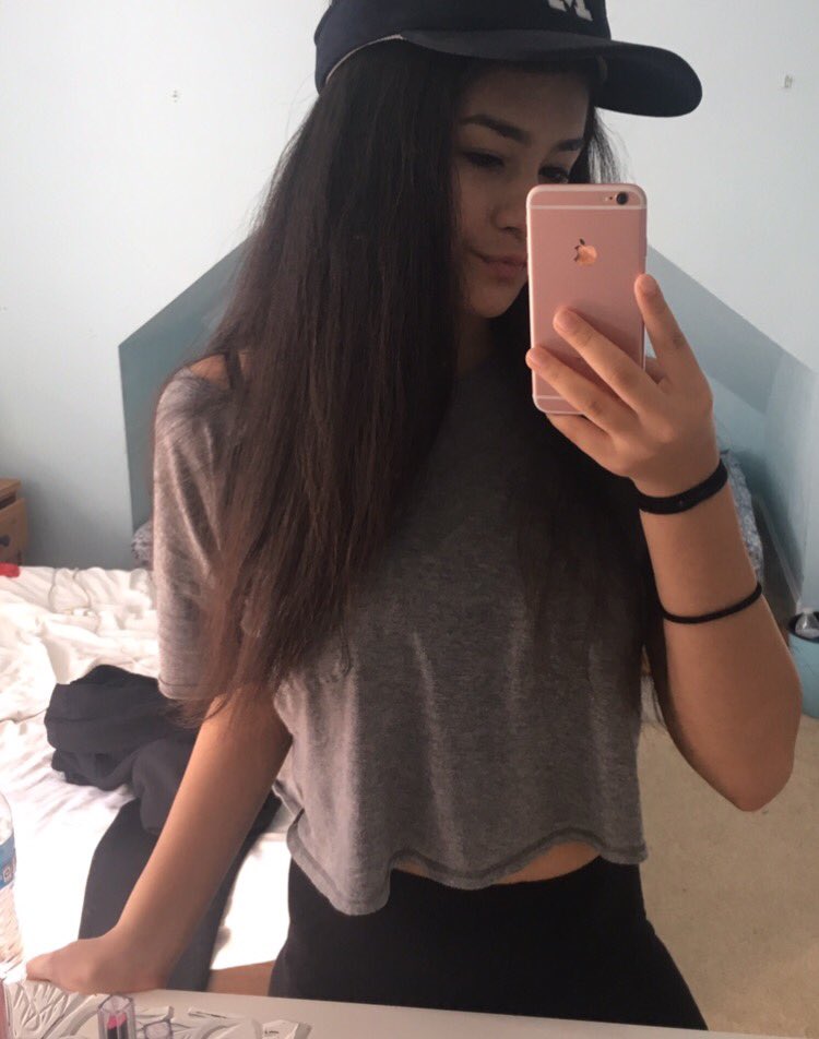 throwbackIouis's tweet photo. please love me , main acc in bio (:
{ @interntgrlf @GlRLSGOALS @internetgurlf @interntgf @intrntgf } https://t.co/4xYG0I32kD