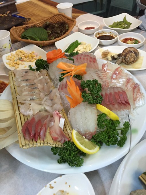 Eating my weight in kimchi (and dumplings, bibimbap and sashimi) here in #Korea https://t.co/7mqjERR<a href="/tag/korea"class="tags"><span>#korea</span></a>