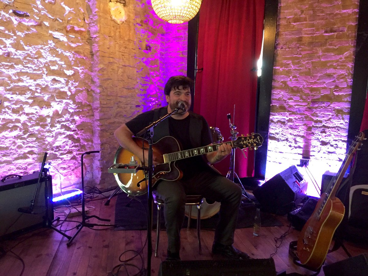 terry2thomas's tweet photo. Awesome Jeff Plankenhorn playing at Teller's Thursday 6-7:30PM Happy Hour. @JeffPlankenhorn #TellersAustin #UpShow https://t.co/9g1MxqcTot