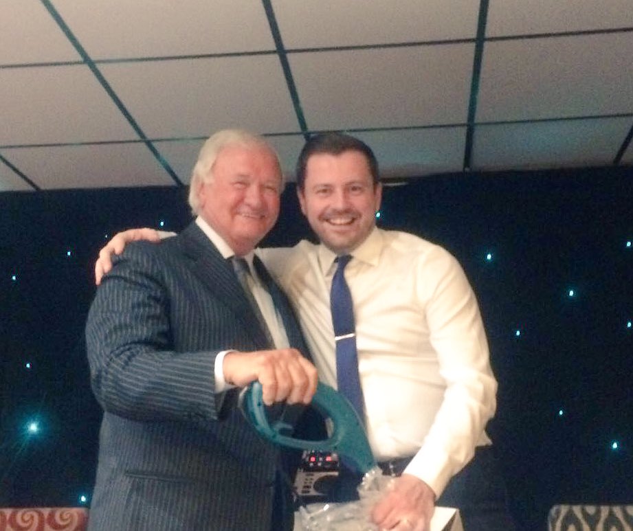 burycooper's tweet photo. I know what you need @DAVE_R0B0 a @MakitaUK strimmer signed by #bigronatkinson https://t.co/f4Jz36nlAS
