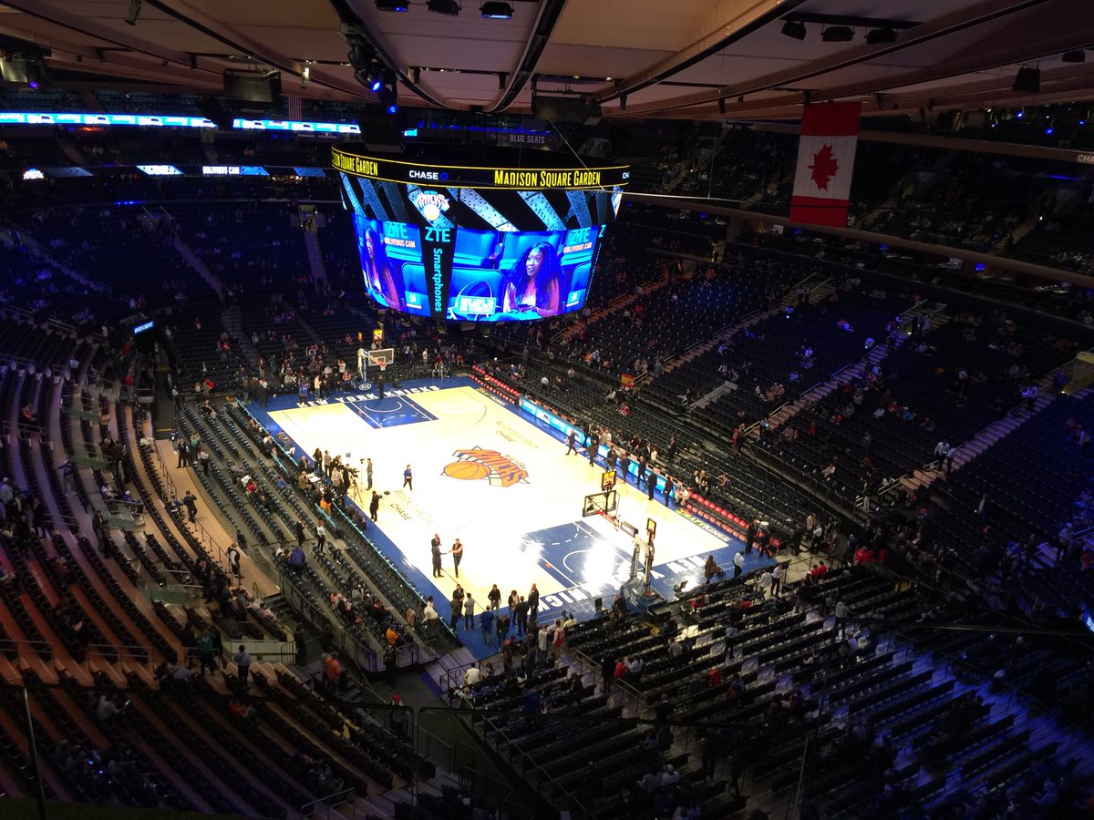 ChannelMktMC's tweet photo. @nyknicks Great game with great partner #Teledomani @ginapigott #vpp https://t.co/h7iXpSd20V