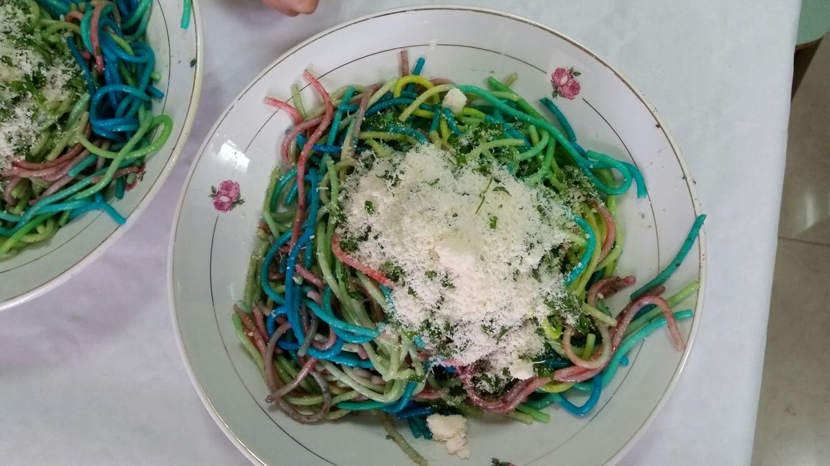 Samuel_Nicol's tweet photo. Día inolvidable con mis dos princesas cocineras: @AntuDevora y Claudita. ¡Qué rico nos quedó todo! 💕 Os amo. https://t.co/4cEVfVZFVu