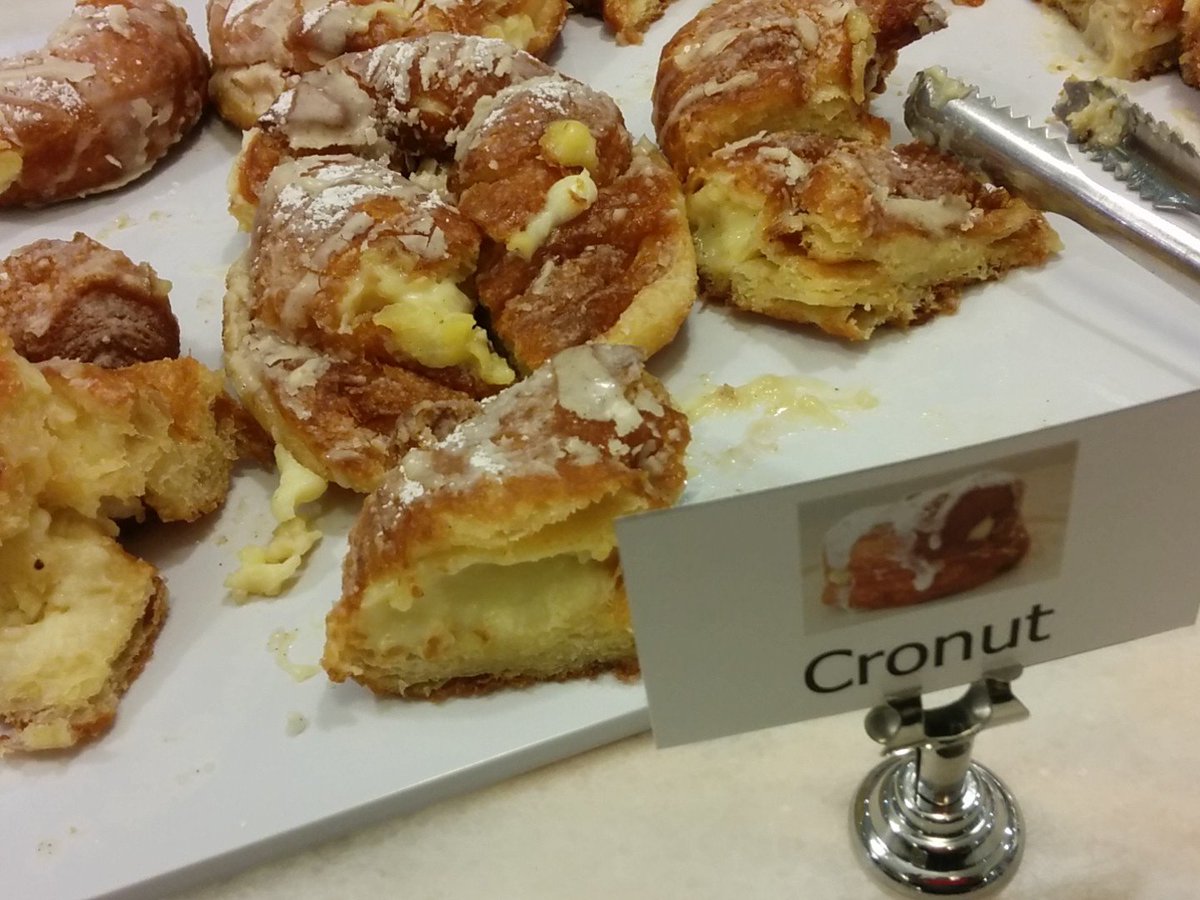 reekooh's tweet photo. Oh my god, all you can eat #Cronut #dliche thank-you @Yelp @DLiche_Cupcakes https://t.co/UCCqwkEqxz