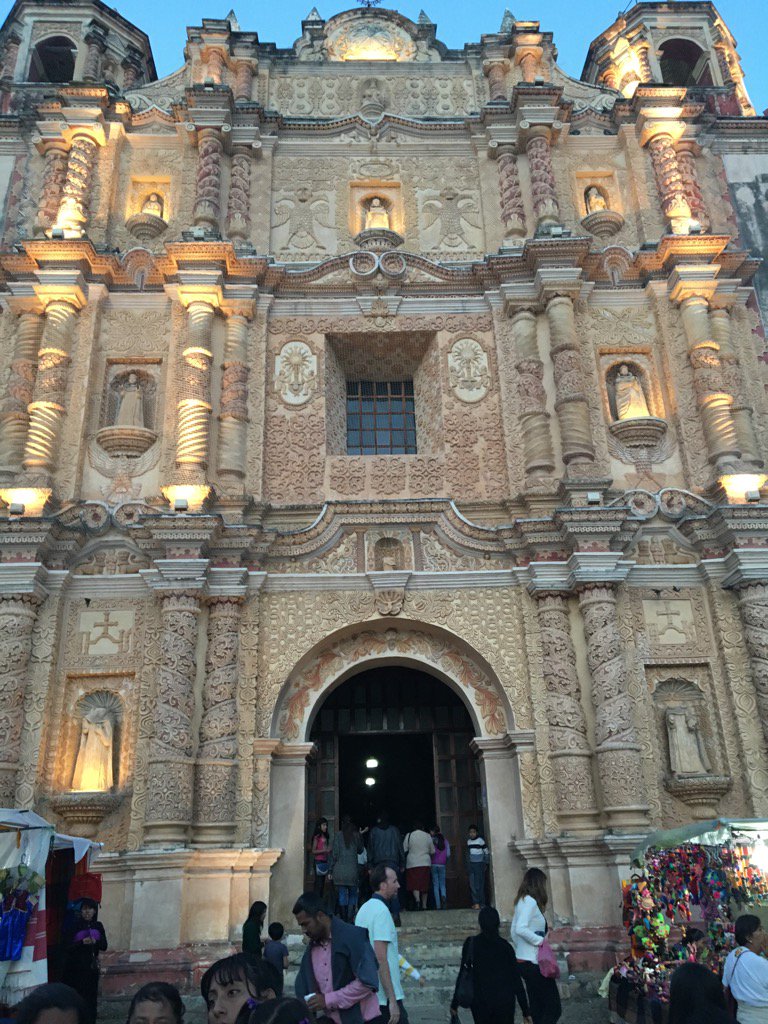 PSMendiguchia's tweet photo. Disfrutando con mis amigos Olvera, la hermosa Catedral de Santo Domingo en SC, que nos tocó restaurar e iluminar https://t.co/0nhAPKCG7F