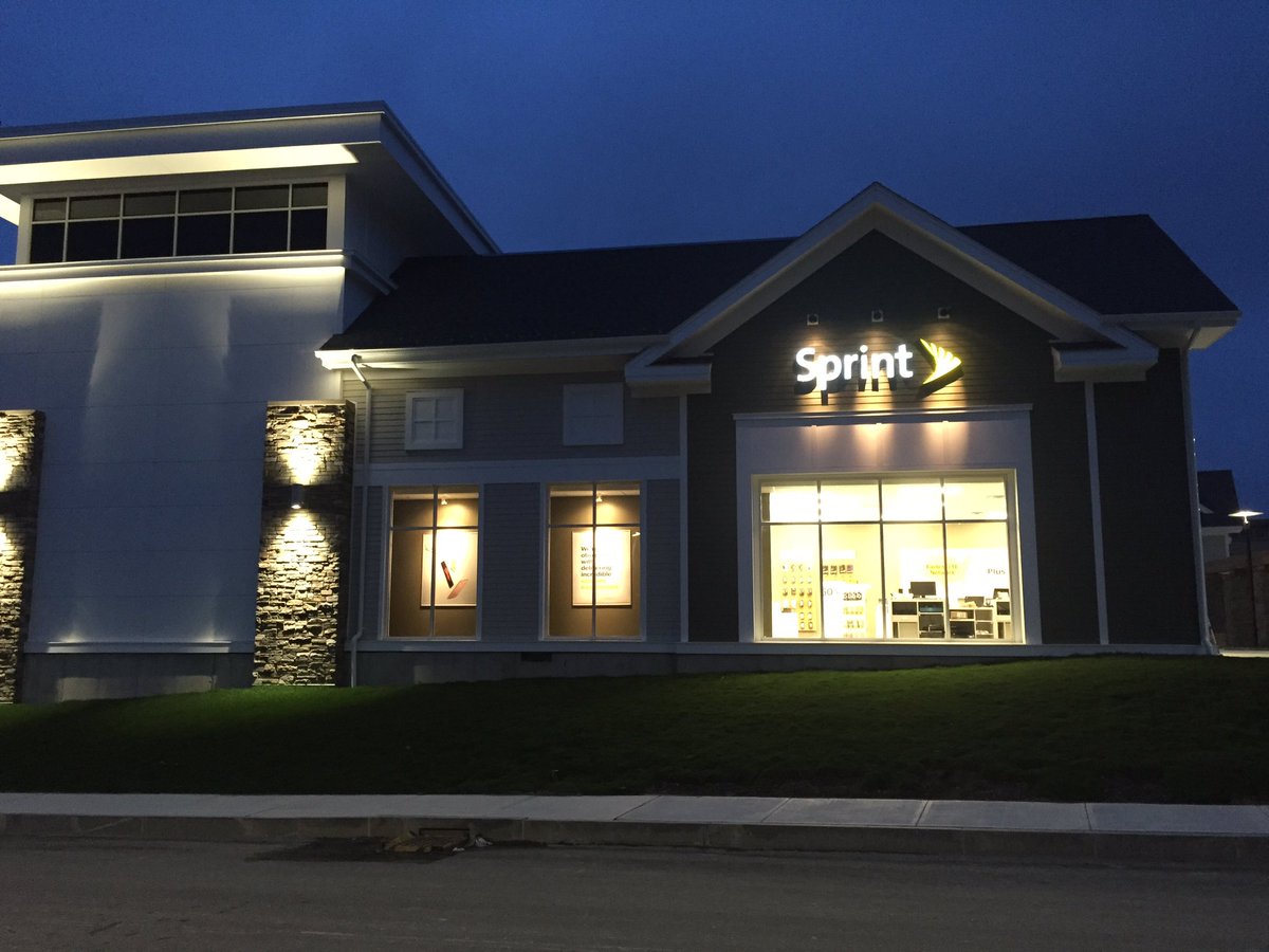 stephen_impey's tweet image. Newest store @sprintlittleton ready for tomorrow's ribbon cutting ceremony. @marceloclaure @ConradJHunter1 @Wads20