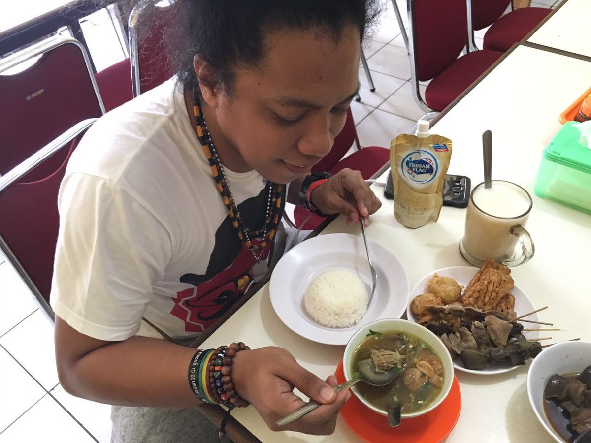 Mungkin kelihatan banyak, tapi percayalah ini cuma sarapan. Apalagi ada <a href="/susuFrisianFlag/">biwaaa ఇ ◝‿◜ ఇ</a> fix ini #SarapanSempurna
