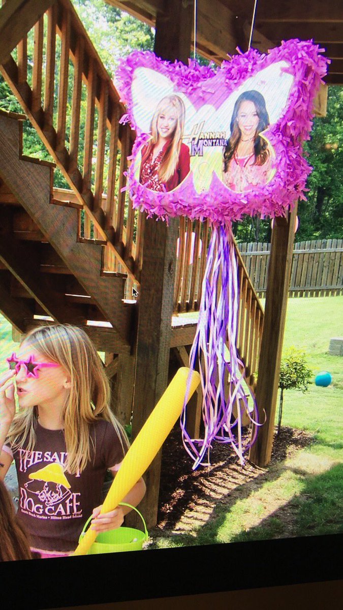 l_smith03's tweet photo. Ten years ago this was my life #10YearsHannahMontana https://t.co/gQL5aBIGB6