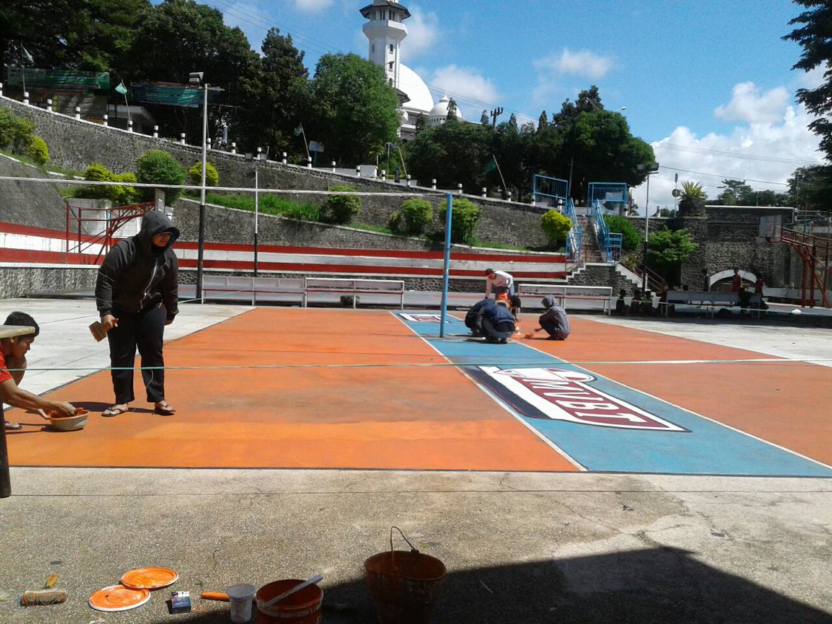 mvbt_umm's tweet photo. Walau siang terik matahari, tidak menjadi penghalang bagi kami. SEMANGAT !!! #RCUMM2016 https://t.co/dJJDAu1HYs