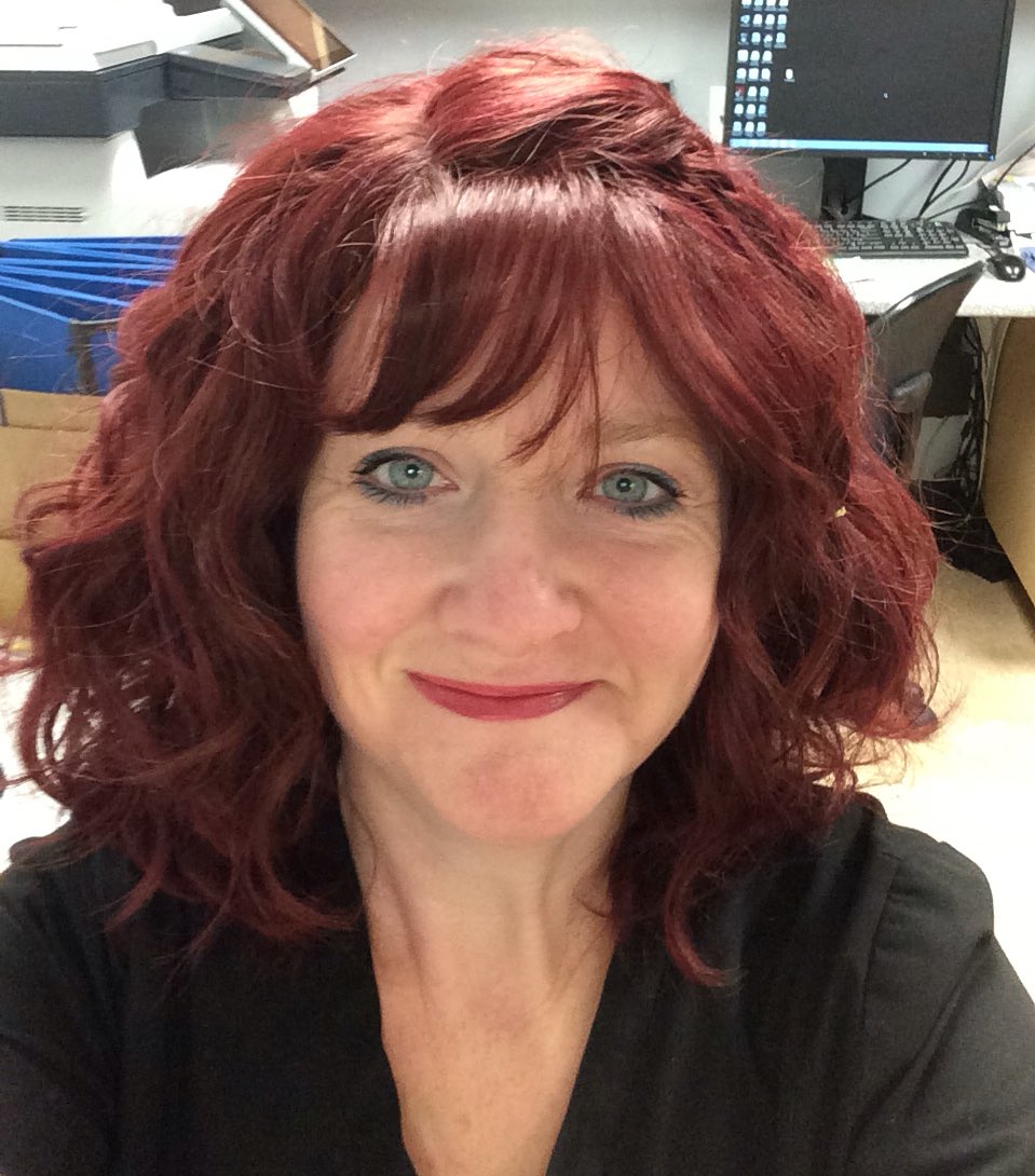 picksy26's tweet image. Part of the fun about watching @SchittsCreek is seeing what fun wigs Moira-Catherine O'Hara is wearing 💁🏼 #firstwig