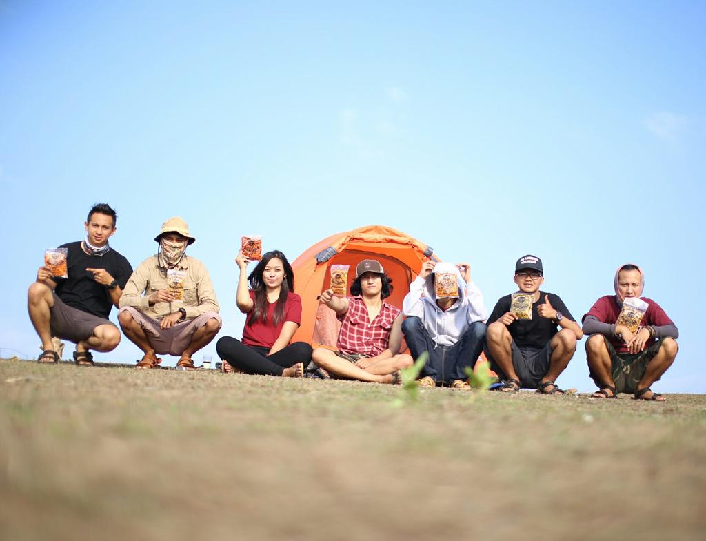Mangroniyeah's tweet photo. Happy long weekend 🙌 pada piknik kemana nih?? Jangan lupa mangroninya ketinggalan teman ngemil piknik ceria 😘 https://t.co/oeeL4oSJMi