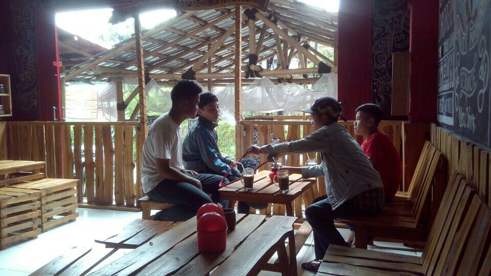 coffeebreaks_gp's tweet photo. Asiiikkk euuiii muda muda isap shisha arab (@ Sindanglaya in Cipanas) https://t.co/KoaA72p791 https://t.co/t0GYXnKvdc