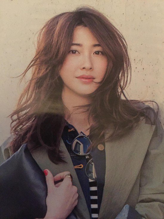 Cosme公式 アットコスメ Baila ４月号 モデル絵美里さんのメイクを担当したヘアメイクさんが伝授 抜け感たっぷりな大人メイクのやり方とは T Co Umd5boyy0n アットコスメブログ アットビューティスト 絵美里 T Co Gcdzrbcc