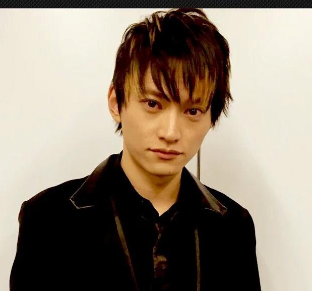 4qJMIC5xvpHEI0u's tweet photo. AAAの日高光啓知ってる人RT
0RT      誰それ？
50RT    見た事ある
100RT  カッコイイ
250RT  AAAのラップの人
500RT  AAAの日高光啓&amp;SKY-HI https://t.co/vAqYJsNdR9
