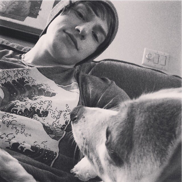 ColbyHDOL's tweet photo. Staring contest with this #cutie #ratterrier https://t.co/c2YoNYoV8l