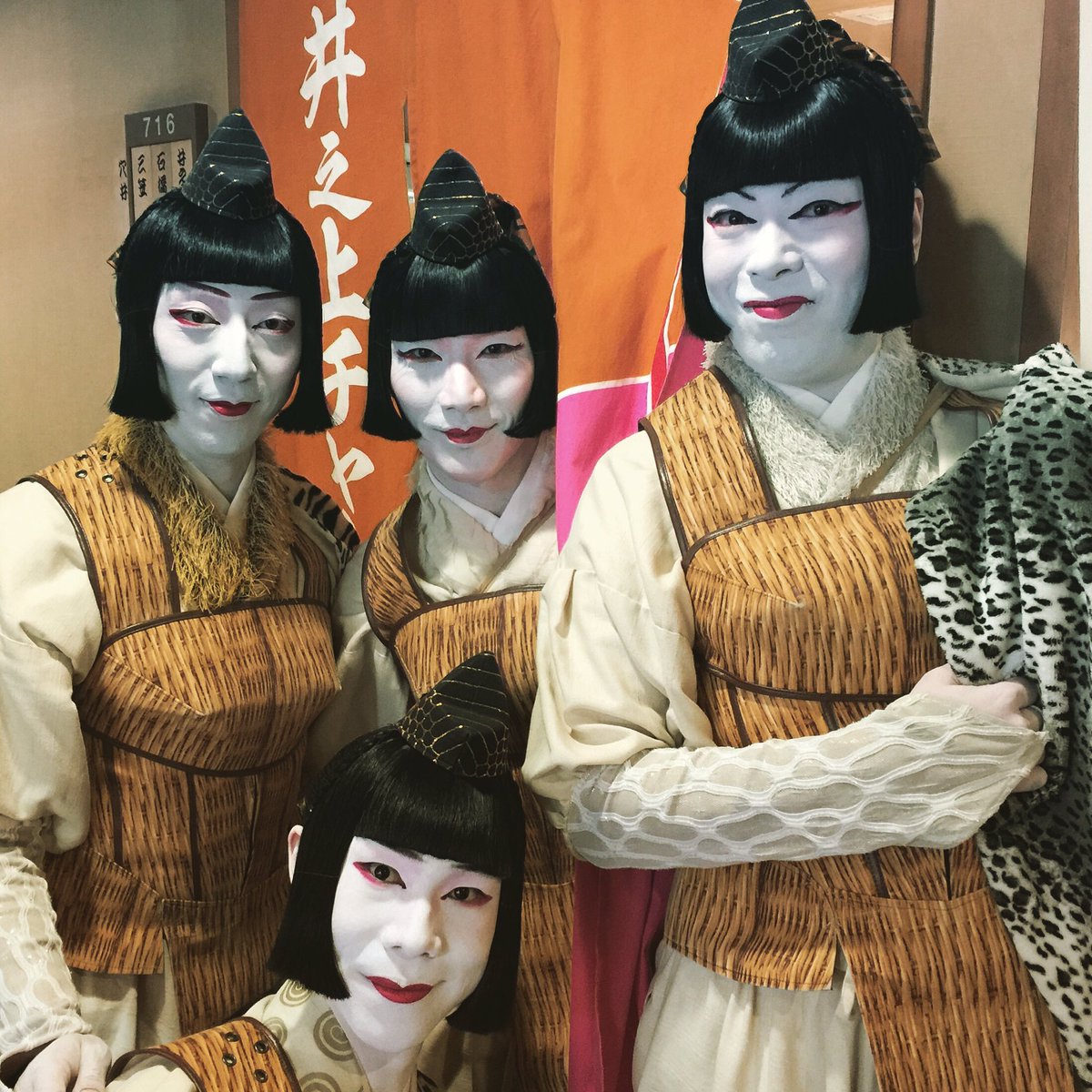 市川蔦之助 スーパー歌舞伎ii ワンピース 大阪松竹座 本日千穐楽です ホントにありがとうございました これから二幕目 舞台は大いに盛り上がってますよーー 写真は 女戦士の穴井 豪さん 竹之助くん 三久太郎くん そして蔦之助です