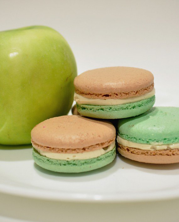 BakeTownHQ's tweet photo. "Caramel Apple Macarons" baked by Fancy Flavors #BakeTown https://t.co/rkzjLhgnlC https://t.co/N2xW8D5fjL
