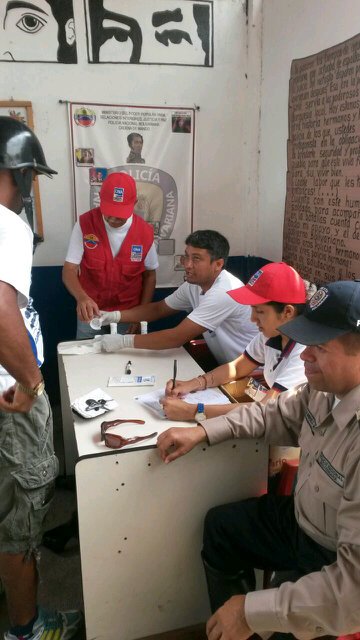 GmatvvBarinas's tweet photo. En el Pto d control PNB masparro con @redonabarinas realizan actividads y atendieron: 1300 personas! @MiguelRamirito https://t.co/ZSLRW5n2cb