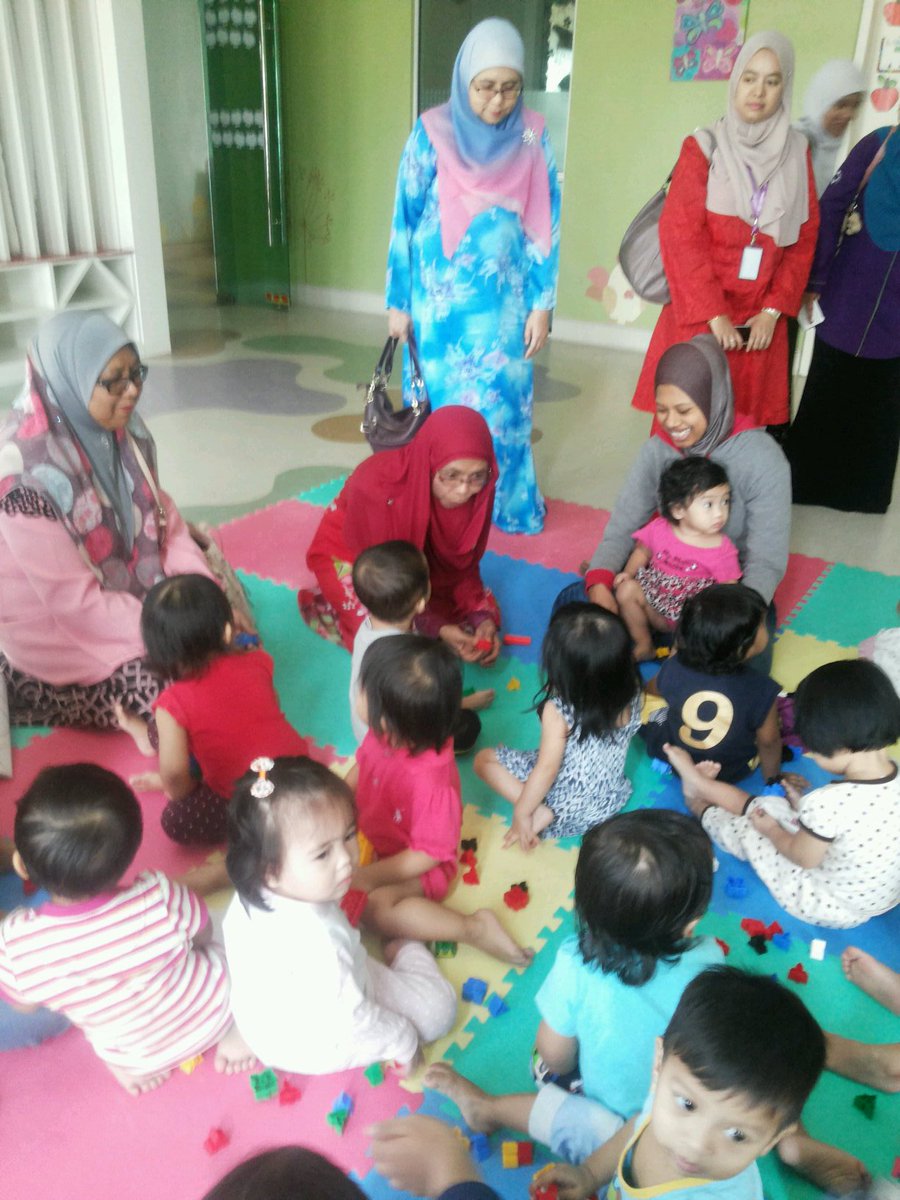 lppkn_pp's tweet photo. @hjhrohanikarim ,@AnjliDoshi 
Lawatan Dato KP LPPKN ke pusat kluarga pada 25 mac 2016 https://t.co/spTMBslDmG