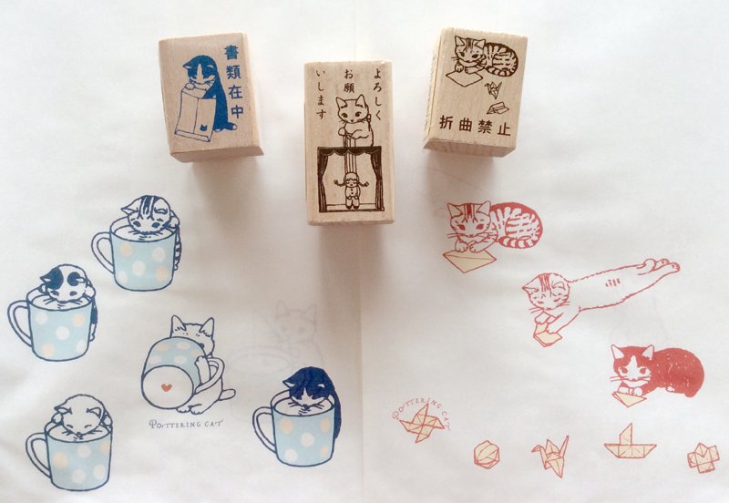 こないだ買った猫ハンコと紙袋　かわいい… 