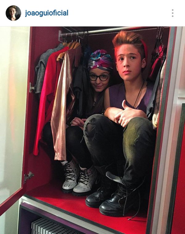 A cara da Larissa tá muito engraçada kkkkkkkkkkkkkkkkkkkkkkkkkkkkkkkkkkkkkkkkkkkkk altos amassos de Majo no armário