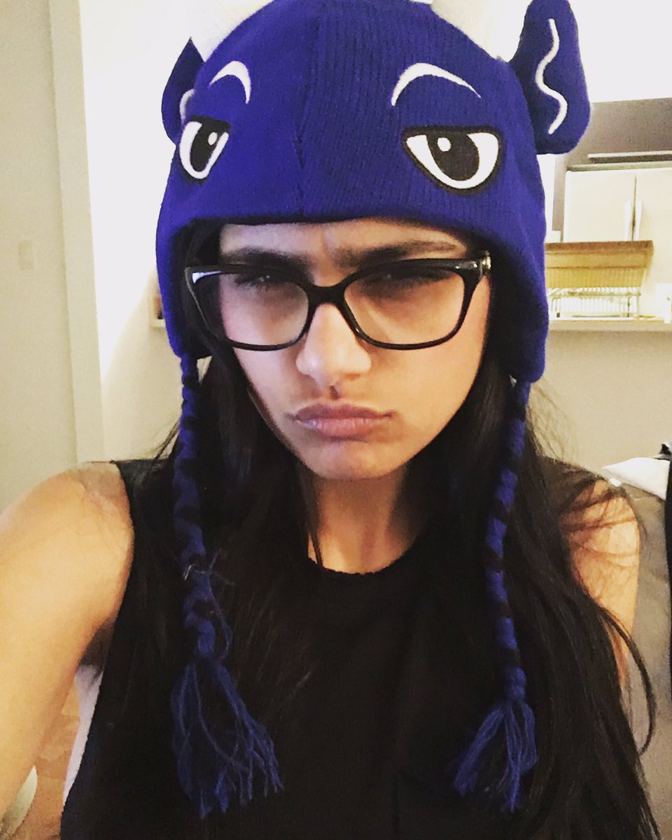 miakhalifa's tweet photo. DUKE. #MarchMadness https://t.co/QUdkrdljGZ