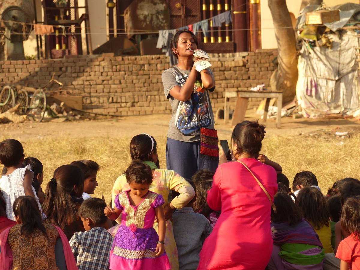 AnganaPrasad's tweet photo. Had so much fun narrating the Holi story to our kids with paper puppets #storytelling @ProjectKHEL @PBStoryWeaver https://t.co/WTmkWA3cPC