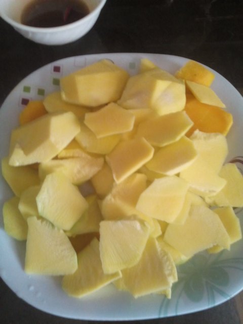 antonette081197's tweet photo. The reason why I love summer ❤❤❤ mangga ❤❤❤ #CravingSolve https://t.co/Y4uEMKTkov