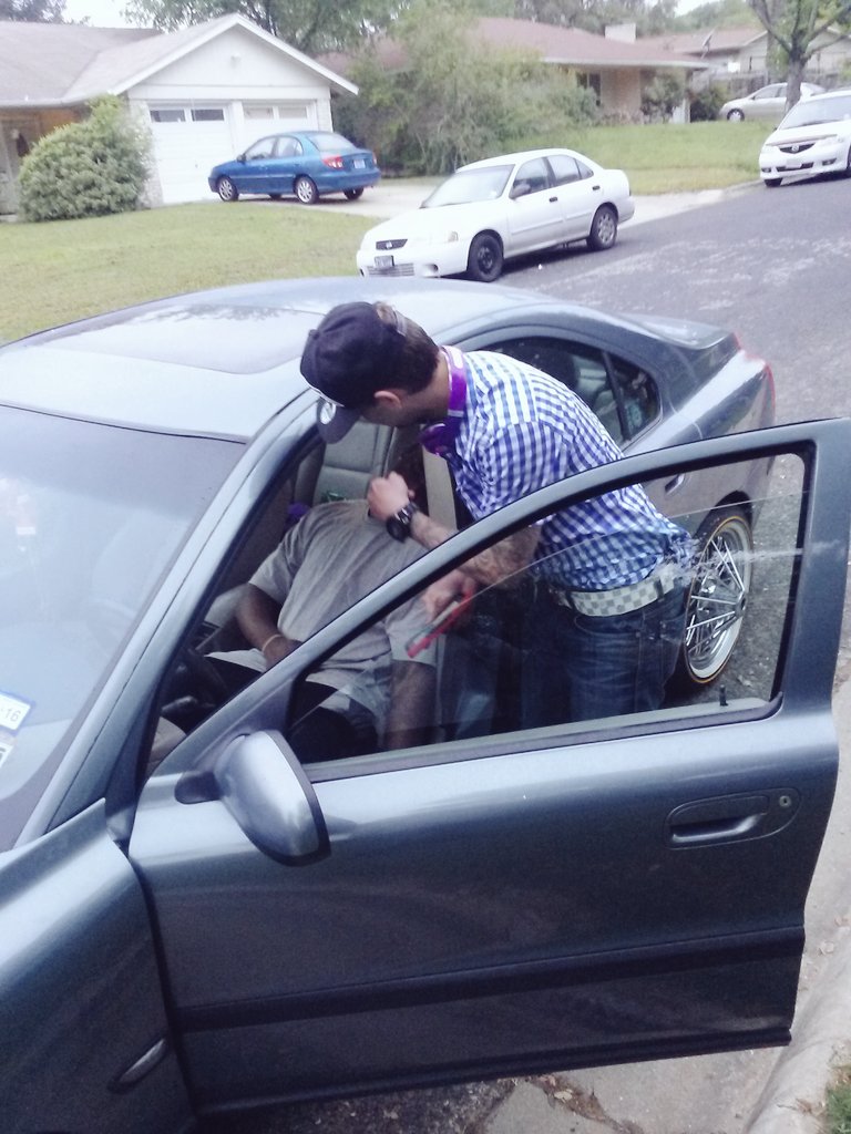 cmsbwavey's tweet photo. When white boys jack a brotha for his #swangaz in #Texas https://t.co/gQ3te5MAlS