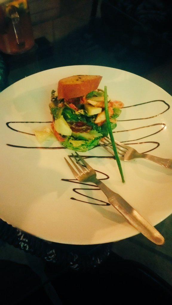 Gorging on salads🌿🍃, green teas,🍵 fruits🍇🍎🍓🍉, veggies, 🍡chicken !🍗 yes yes well I'm on a diet 😉😎😚 #gymlife✌