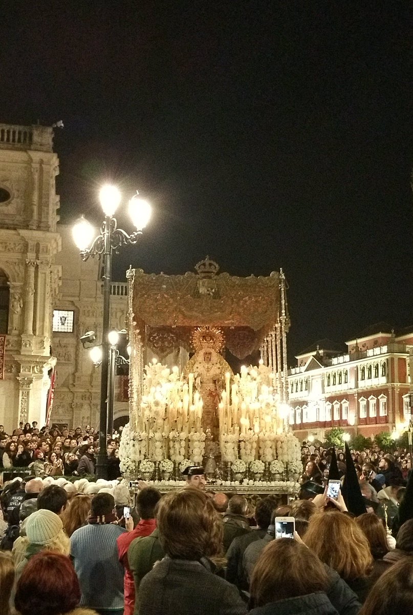 Y con la esperanza culminamos la madrugá 2016@ArtesacroT <a href="/CanalSurRadio/">Canal Sur Radio</a> <a href="/elllamadorcsr/">elllamadorcsr</a> <a href="/LaPasionCTV/">Información Cofrade</a> <a href="/InciensoyAzaha/">Incienso y Azahar</a>