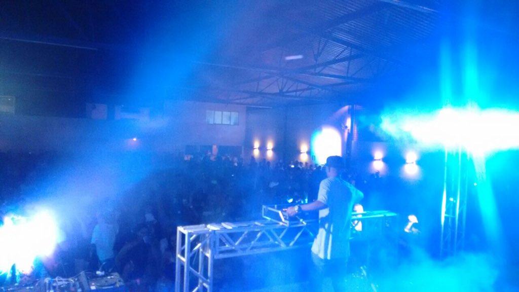 yagomeliga's tweet photo. Yago nesse exato momento no show em Leopoldina - MG #ViaFest https://t.co/jaRmKSjRrd