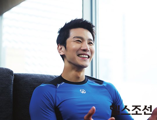 aressinc's tweet photo. [#손덕기][#인터뷰] ‘로맨틱 머슬’에서 맹활약 중인 손덕기! 피트니스센터 관장 역할답게 탄탄한 근육질 몸매 완성! /뮤지컬 <로맨틱 머슬> 주인공 배우 손덕기 ▶ https://t.co/A0wnhWqgbO https://t.co/w1BdRLUO8A