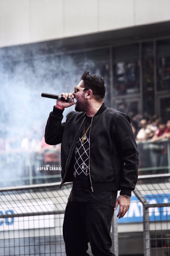 Its_Badshah's tweet photo. Whatever you do, give your 💯 percent. Stay #determined https://t.co/ZbgKjUu83M