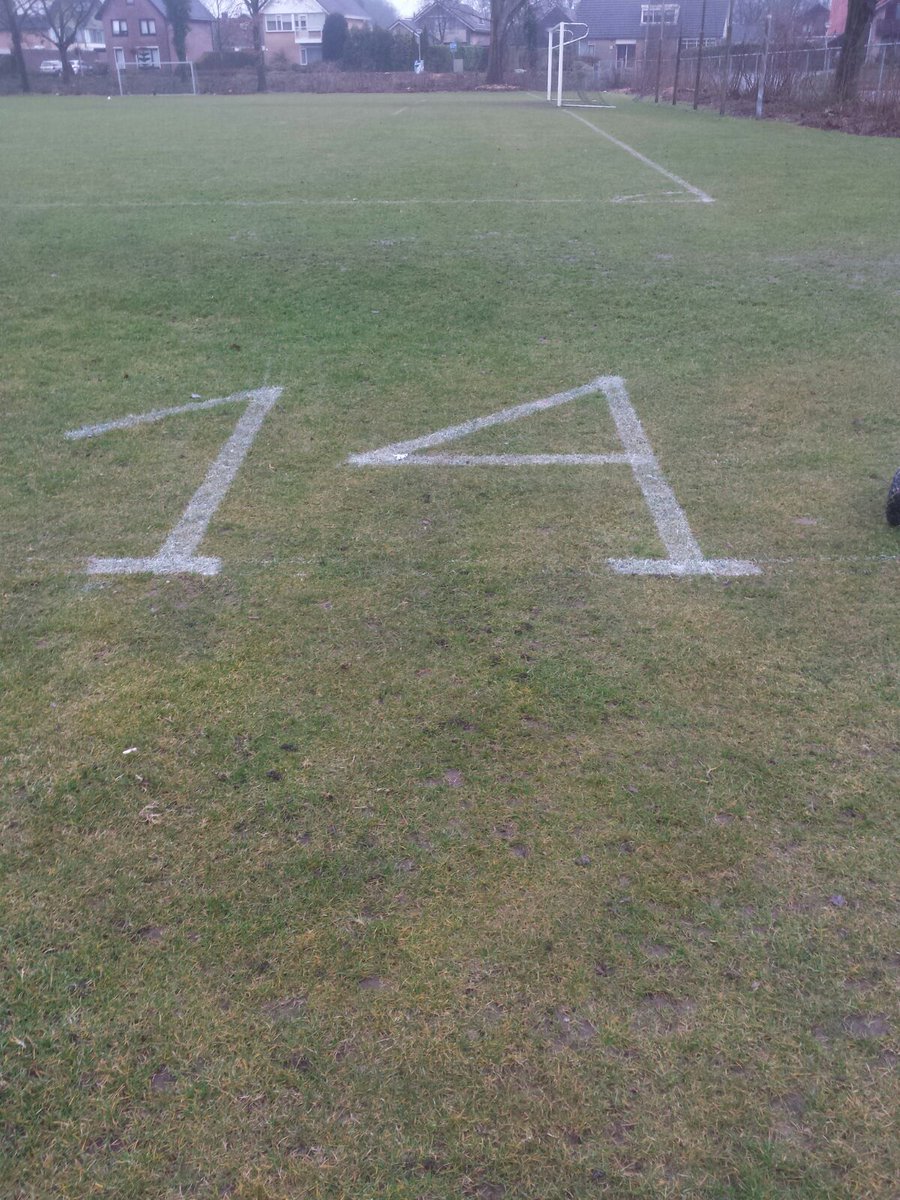 vvSVVN's tweet photo. Ook op sportpark Groot Lochter word Johan Cruijff herdacht #14 https://t.co/PZ8azGnvvg