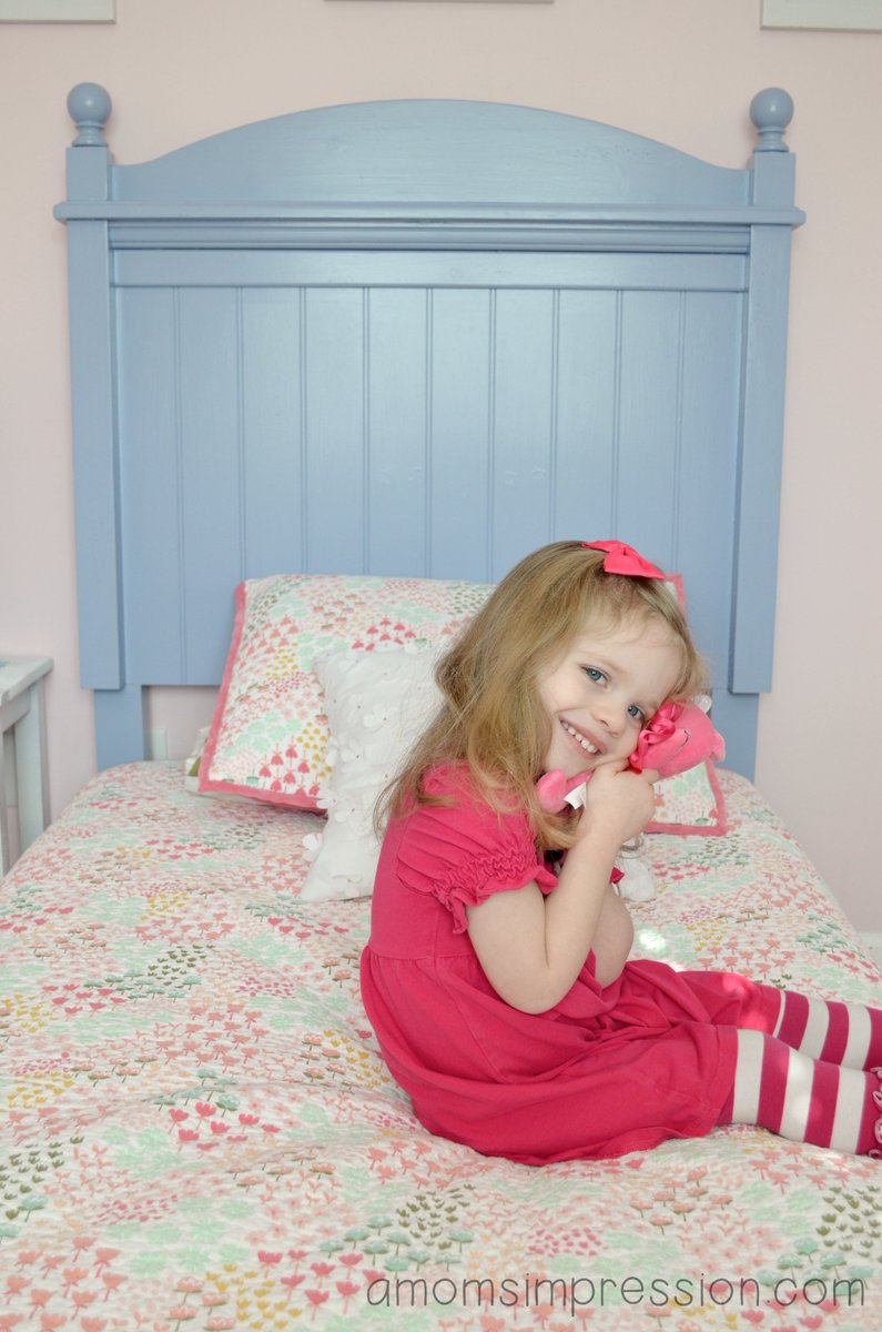 amomsimpression's tweet photo. My girl's headboard is done. You won't believe the before & after pics! https://t.co/m61bREbzCl #31DaysofColor #ad https://t.co/TA5wiQCkYc