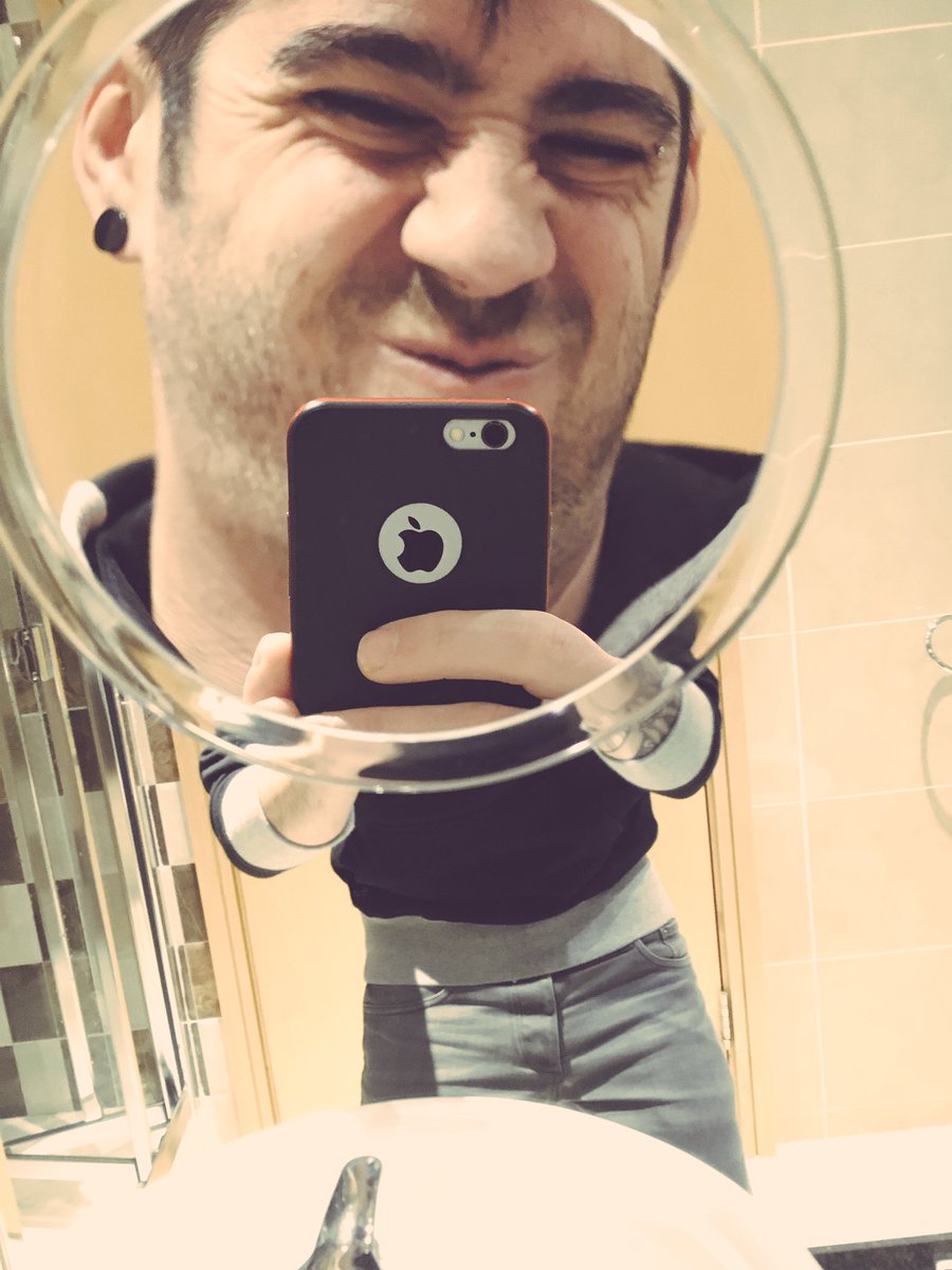 auronplay's tweet photo. ¿Estamos ante la mejor foto de la historia?
Yo diría que sí. https://t.co/UulewFkIvC